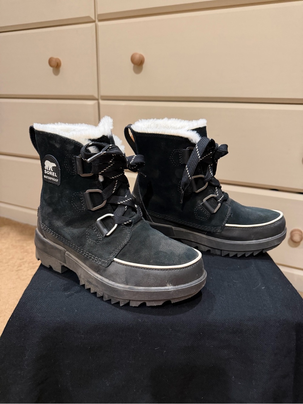 Sorel Tivoli IV Waterproof Winter Boots — Women’s Size 7 | Black